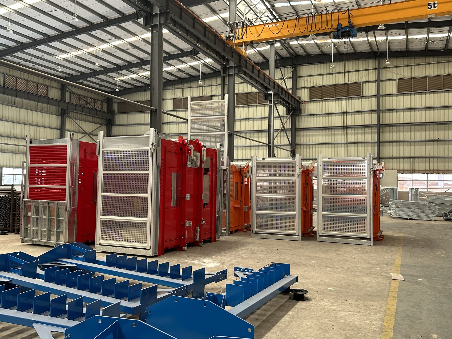 YHX hoists in factory