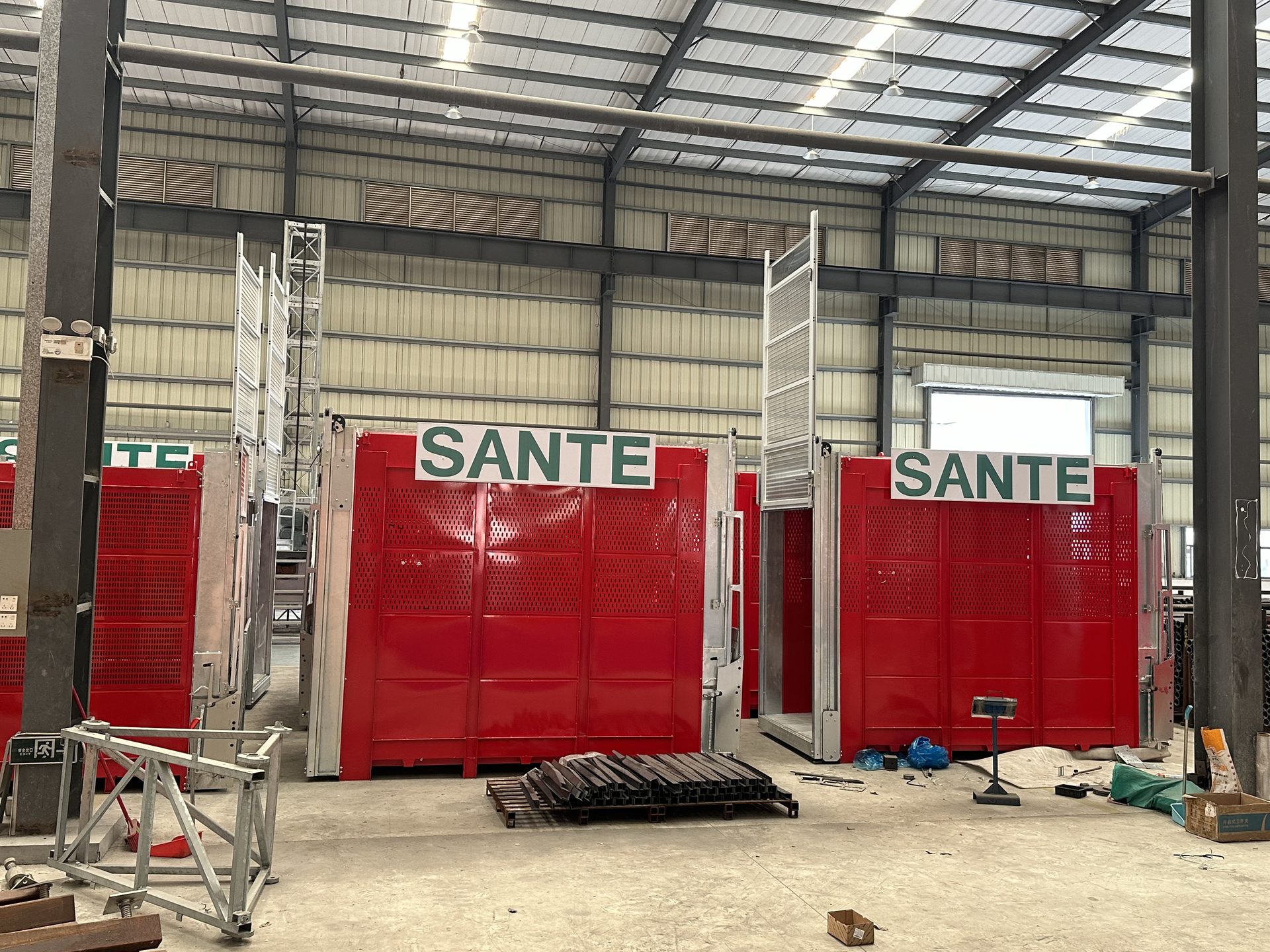 YHX hoists in production