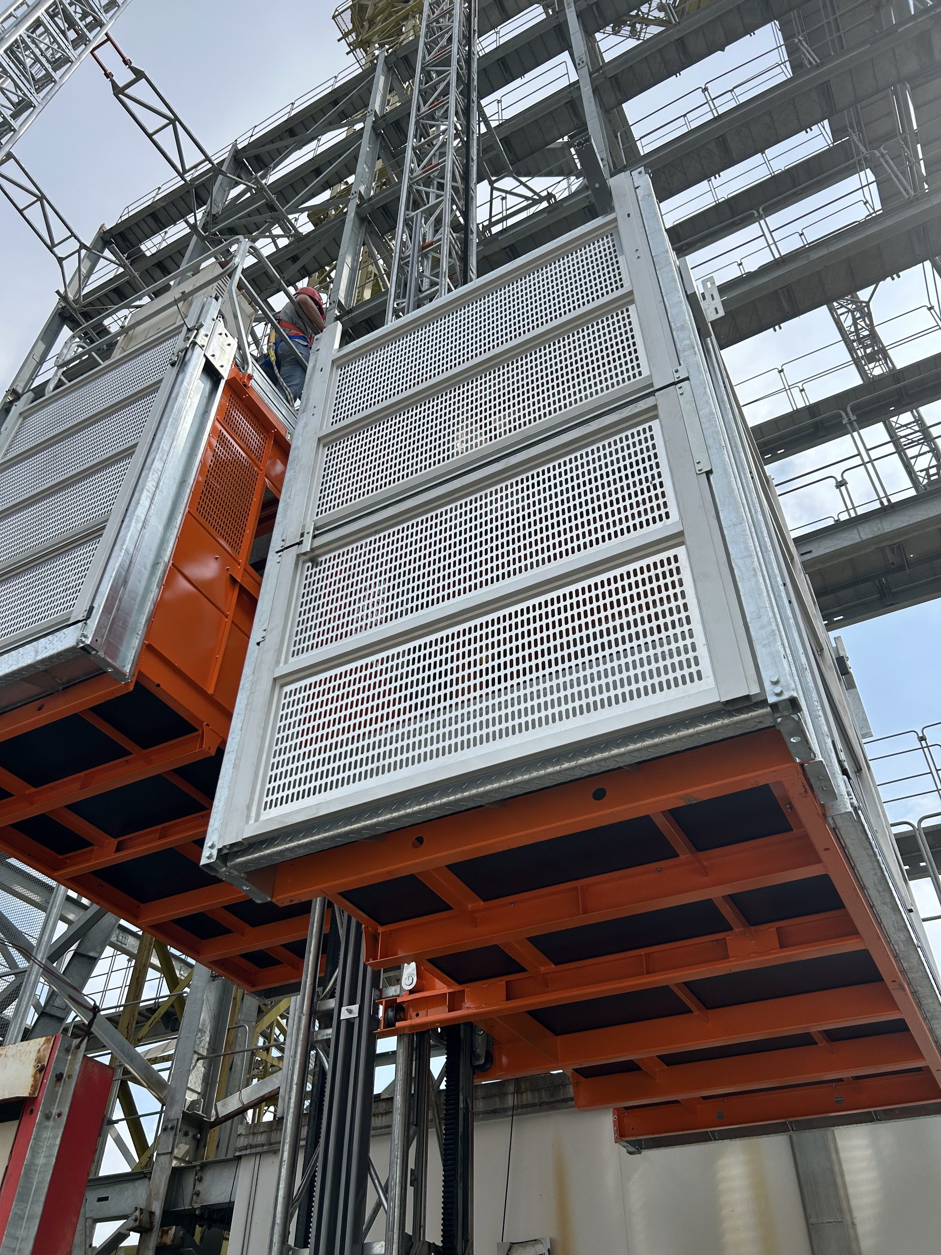 YHX hoist on site